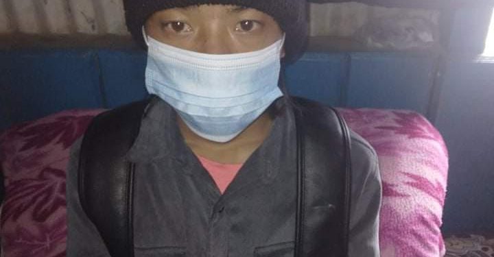 ब्राउनसुगरसहित एक पक्राउ