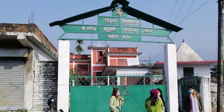 धरानस्थित महेन्द्र क्याम्पसमा व्यापार प्रदर्शनी मेलाको तयारी