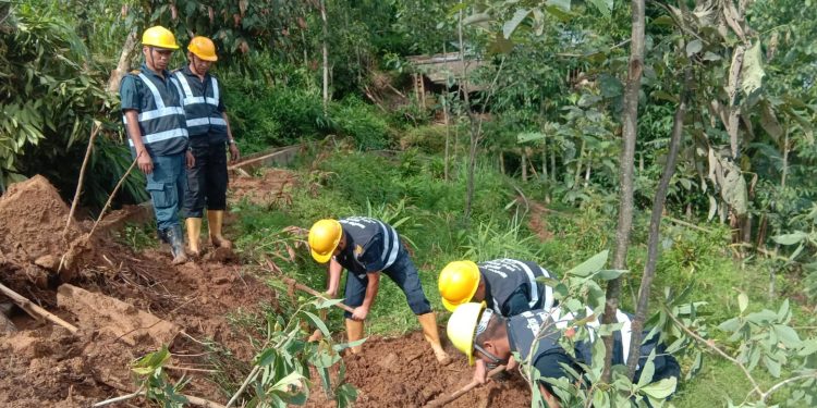 पहिरोमा पुरिएर तीनको मृत्यु