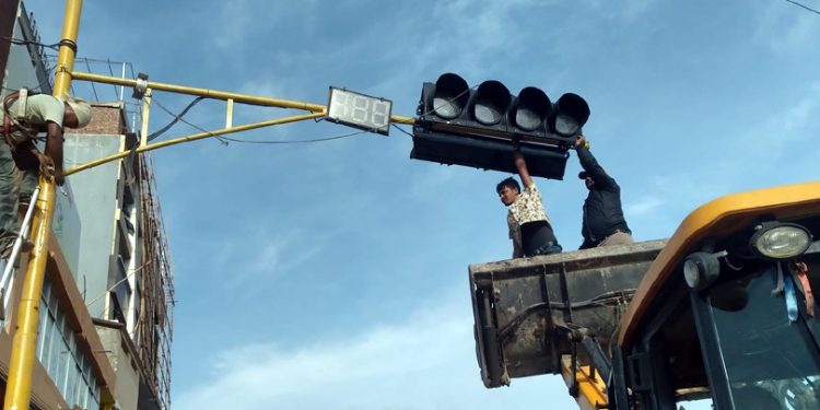 इटहरीको मुख्य चौकमा ट्राफिक लाइट र सिसी क्यामेरा जडान