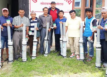 खोटाङमा बाँदर धपाउने मेसिन वितरण