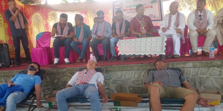 धरानमा तरुण दलद्वारा गरिएको रक्तदान कार्यक्रममा दुई सय ५ पिन्ट रगत संकलन