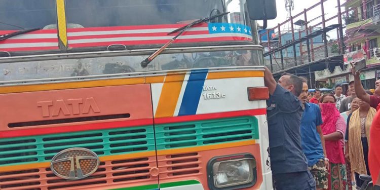 मोरङको सुन्दरहरैंचामा रोकिराखेको कन्टेनरभित्र एक पुरुषको शव फेला