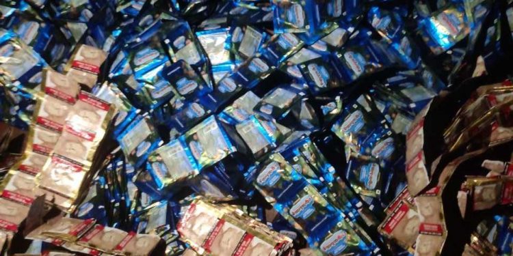 तस्करीको सुपारी र रजनीगन्धा झापा प्रहरीद्धारा बरामद