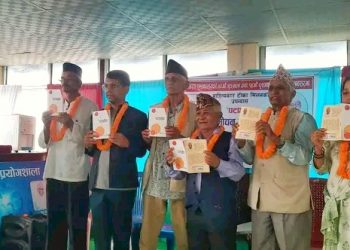 इटहरीमा साहित्यकार टीका मिलनको उपन्यास पटाक्षेप विमोचन