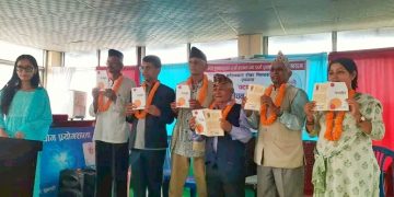 इटहरीमा साहित्यकार टीका मिलनको उपन्यास पटाक्षेप विमोचन