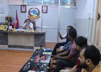 विराटनगरमा अव्यवस्थित रूपमा रहेका तार व्यवस्थित नगरे काट्ने चेतावनी