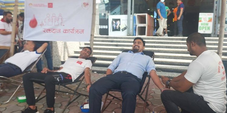 सनराइज बैँकको वार्षिकोत्सवमा इटहरीमा रक्तदान