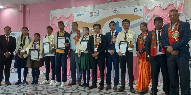 तरहरा जेसीजद्वारा अन्तर विद्यालय स्तरीय वक्तृत्वकला प्रतियोगिता आयोजना