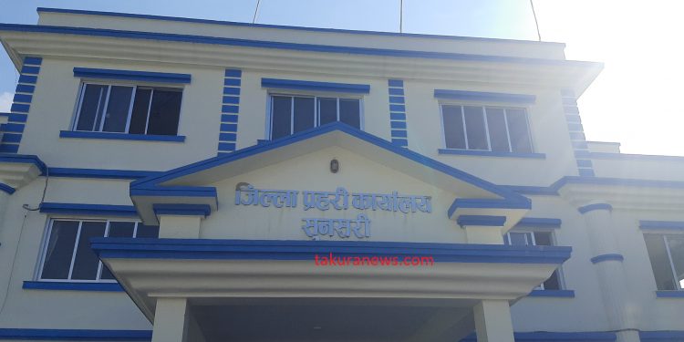 सुनसरीमा डीएसपीले लगाइदिए कैदीबन्दीलाई टीका