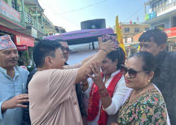 मोरङ ३ मा मतदाताको मन जित्दै रेखा थापा, देशको शीर उँचो राख्न भन्दै लगाइदिए ढाका टोपी
