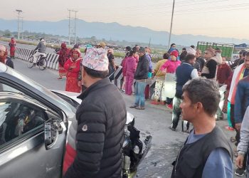 तरहरामा कार र मोटरसाइकल एकापसमा ठोक्किएर दुर्घटना