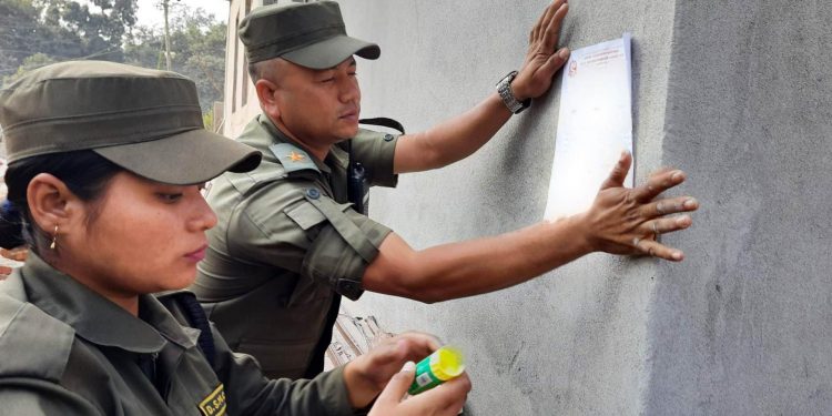 धरानमा वन कार्यालयको भवन भत्काउन मेयर हर्क साम्पाङले टाँसे सूचना (सूचनासहित)