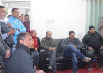 सडक निर्माणका लागि हुलाकी सडक कार्यालय इटहरी पुगेर मेयर कोइरालाले दिए दबाब