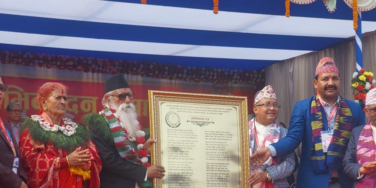 इटहरीका शिक्षासेवी लेखनाथ घिमिरे अभिनन्दित (तस्वीरहरूसहित)