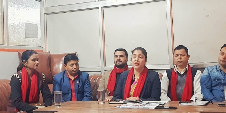 उवासंघ इटहरी निर्वाचन : अध्यक्षकी उम्मेदवार रञ्जु सिग्देल समूहका यस्ता छन् १८ प्रतिबद्वता