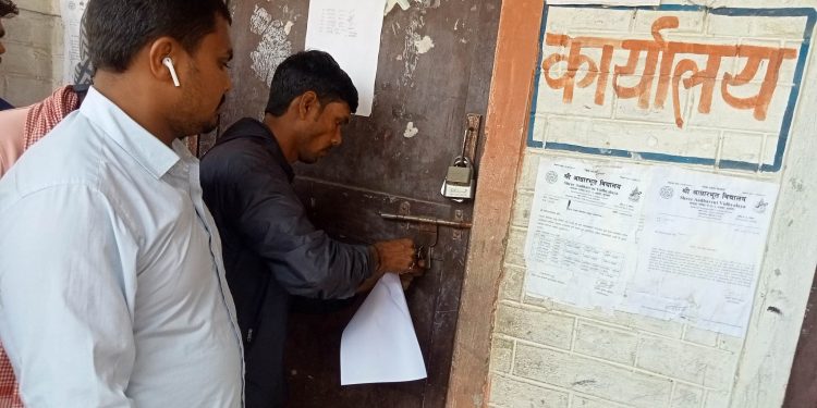 सुनसरीको श्री आधारभुत विद्यालयमा अभिभावकले गरे तालाबन्दी