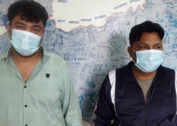 स्रोत नखुलेको रकमसहित दुई पक्राउ