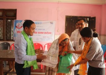 तरहरा जेसीजद्वारा राधाकृष्ण प्रणामी मन्दिरका वृद्वाहरूलाई पौष्टिक आहार