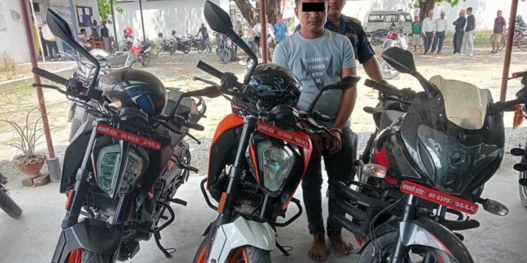 नक्कली कागजात बनाएर मोटरसाइकल बिक्री, एक पक्राउ