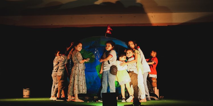 इटहरीमा स्कूल थिएटरको समापन (तस्वीरहरूसहित)