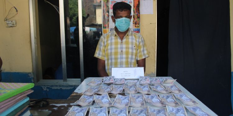 यी हुन् इटहरीबाट नक्कली नोटसहित पक्राउ परेका पुरुष