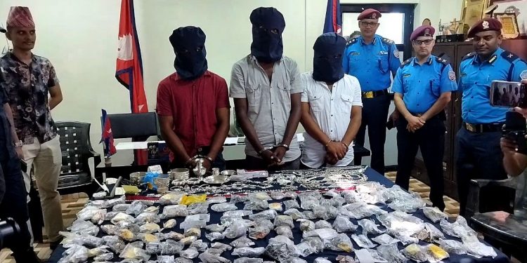 मोरङ : आपराधिक ‘ब्याकग्राउण्ड’ भएकाहरूबाट सुन र चाँदी चोरी, तीनजना पक्राउ