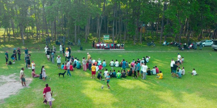 इटहरीमा विरुवा रोप्दै अल्टिट्युड क्लबले मनायो वातावरण दिवस