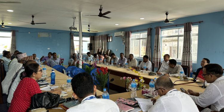 इटहरीमा शिक्षकको नाममा राजनीति गर्नेलाई पढाउन छाड्न मेयरको चेतावनी