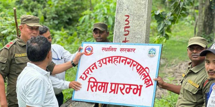 इटहरीको पानीपियामा धरानले राखेको सीमा प्रारम्भको बोर्ड हटाइयो