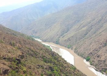 तमोर नदिले बगाउदा दुई जना बेपत्ता