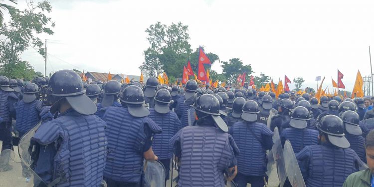 तरहरामा पुगेर सकियो हिन्दुबादीहरूको प्रदर्शन (फोटोफिचरसहित)