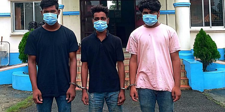 रातको समयमा सहकारी फोडेर चोरी गर्ने गिरोह पक्राउ