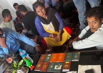 इटहरीमा वैदेशिक रोजगारीमा लैजाने भन्दै ठगी गर्ने दुई पक्राउ, १२ थान पासपोर्ट बरामद
