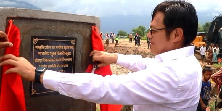 भोजपुर विमानस्थलमा नयाँ टर्मिनल भवनको मन्त्री किराँतीद्वारा शिलान्यास