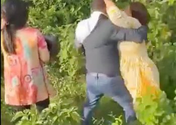 झापा : स्वास्थ्य शाखाकी कर्मचारीसँग जंगलमा ‘डेटिङ’ गएको बेला श्रीमतीले भेटेपछि…