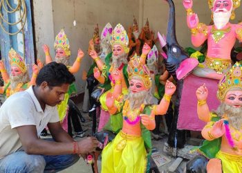 सुनसरीमा विश्वकर्माको मूर्ति बनाउन भ्याइनभ्याई