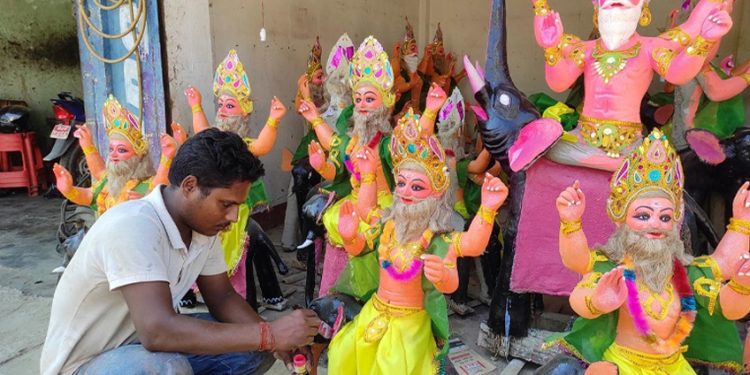 सुनसरीमा विश्वकर्माको मूर्ति बनाउन भ्याइनभ्याई