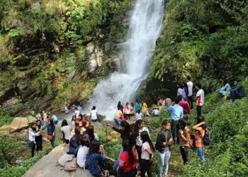 भोजपुरको महभिर झरना पर्यटकको आकर्षक गन्तव्य बन्दै