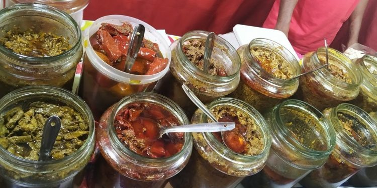 झापा : पर्यटकलाई कोसेलीसँगै आम्दानीको स्रोत बन्यो अचार