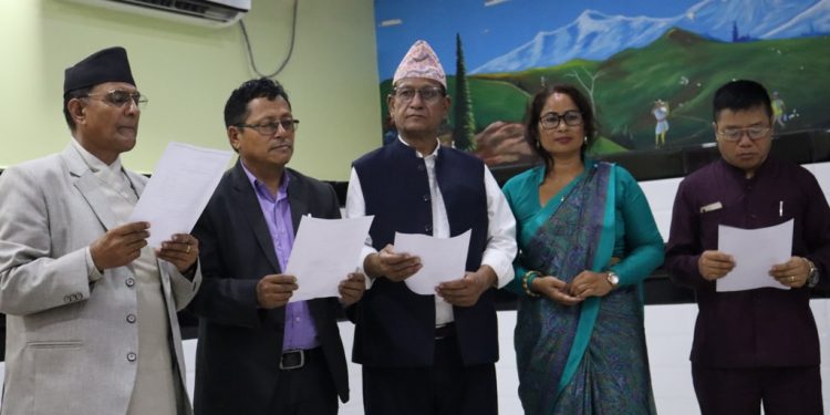 एमाले कोसी : नवनिर्वाचित पदाधिकारी तथा सदस्यहरूले लिए शपथ