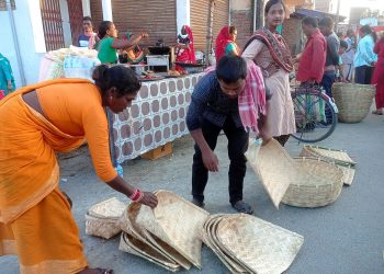 सुनसरी : हटियामा छठका लागि पूजा सामग्री किनमेल