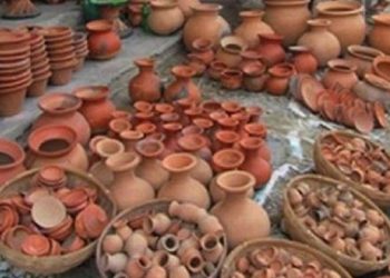 सुनसरी : कुम्भकार माटोको भाँडा बनाउन व्यस्त