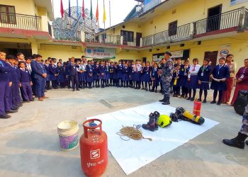 इटहरीको मोडर्न प्रिपिरेटोरी स्कुलका विद्यार्थीलाई सशस्त्र प्रहरीद्वारा विपद् जोखिम न्यूनीकरण तालिम 