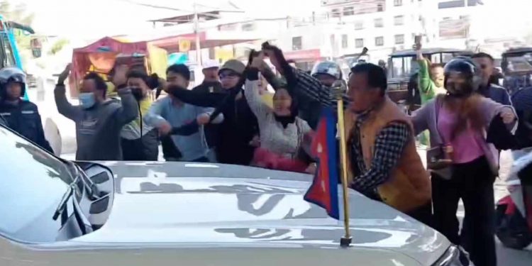 कोसी प्रदेशका मुख्यमन्त्रीलाई पहिचानवादीले देखाए कालो झण्डा