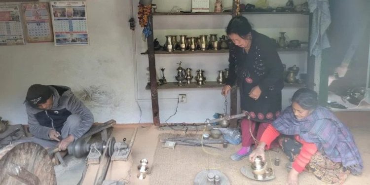 भोजपुर : करुवा व्यवसायीका समस्या बुझ्दै एमाले अध्यक्ष ओली