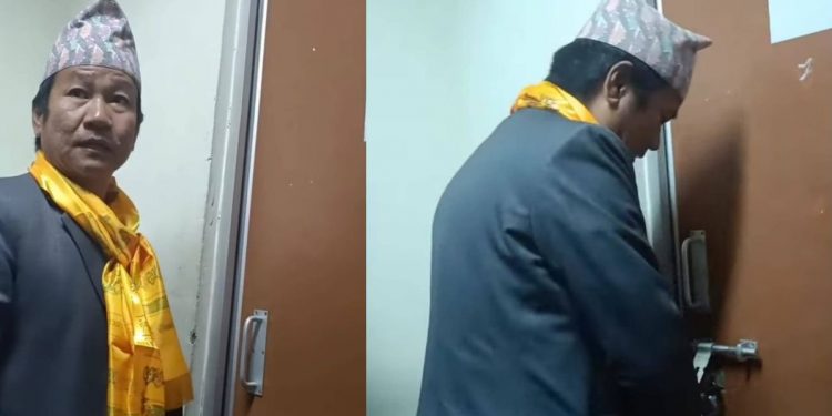 वीपी प्रतिष्ठानका उपकुलपतिको कार्यकक्षमा धरानका मेयरले लगाए ताला