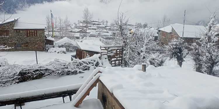 सङ्खुवासभाको उच्च हिमाली क्षेत्रमा हिमपात, जनजीवन कष्टकर
