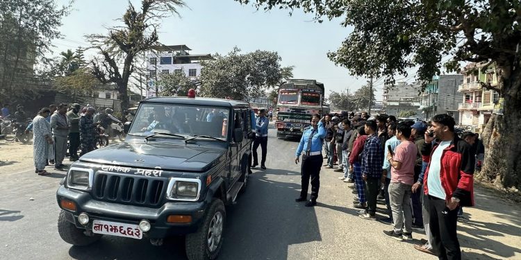 इटहरीमा ट्रकको ठक्करबाट एक युवकको घटनास्थलमै मृत्यु