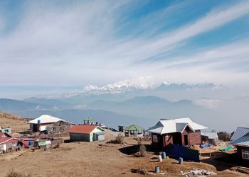 हिमालको दृश्यले पर्यटक आकर्षित